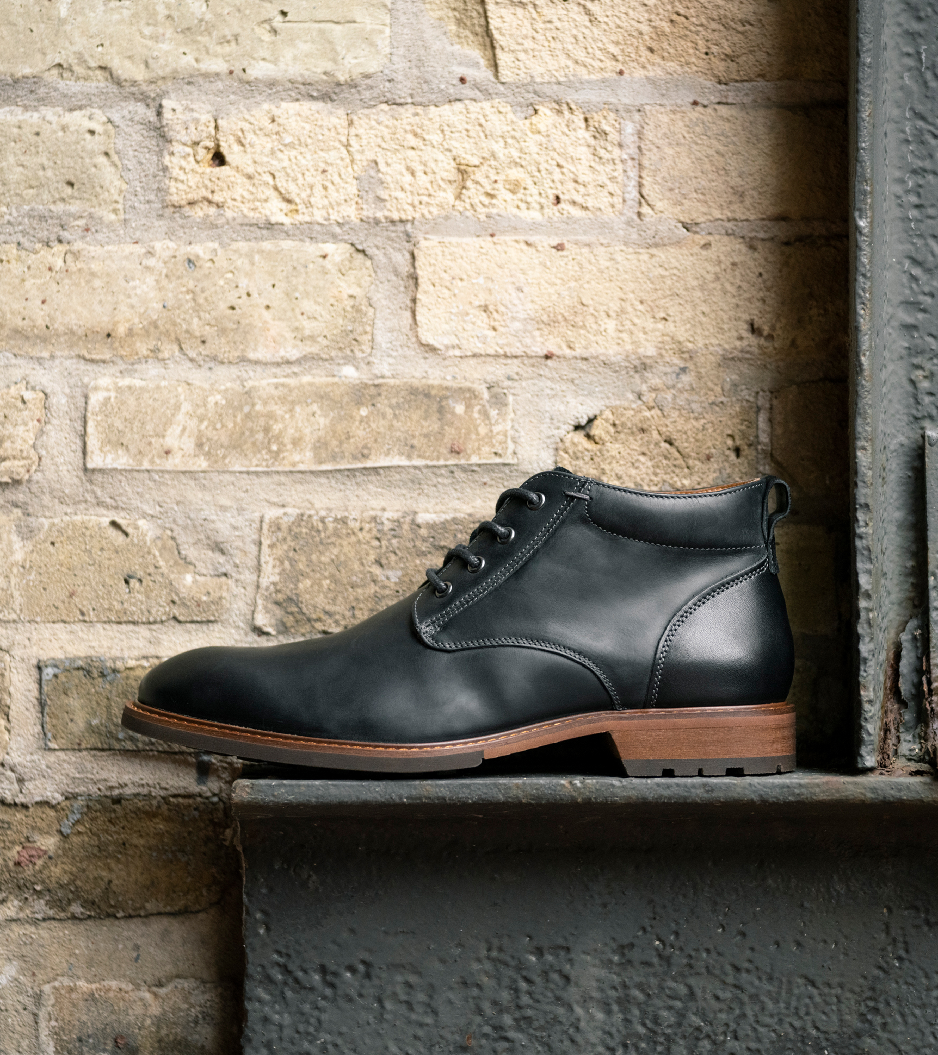 Lodge Plain Toe Chukka Boot