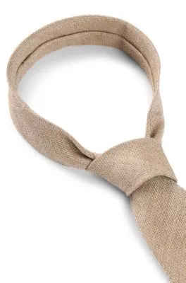 Structured tie in an Italian wool-silk blend